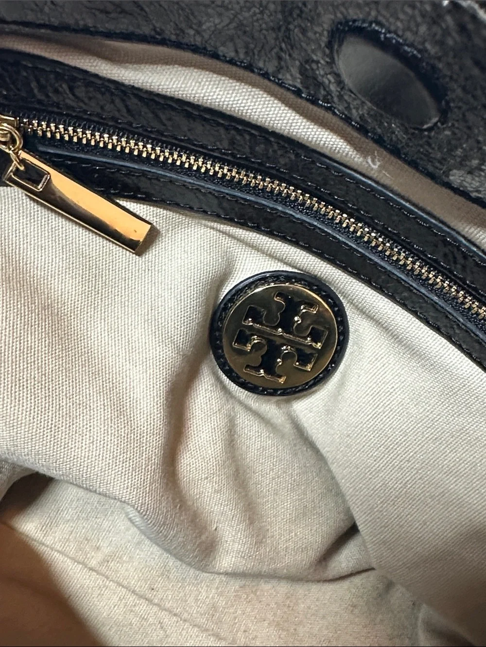 Very PRE LOVED Tory Burch Black Patent Leather Tote w/Contrast Trim 🖤🩶🖤